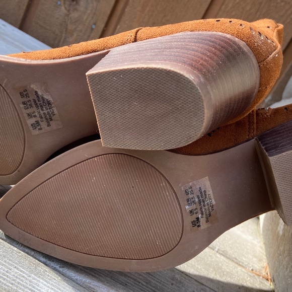 NWT Carlos by Carlos Santana Victory Microsuede Cut-Out Ankle Boot in 8.5 - Picture 9 of 9